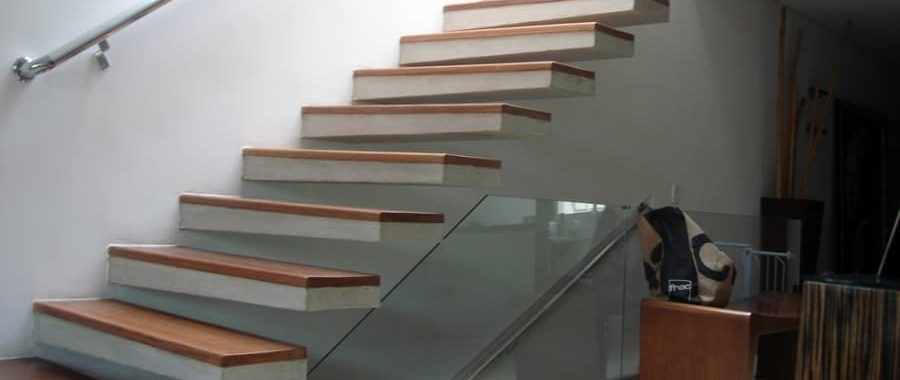 escadas de madeira residencial