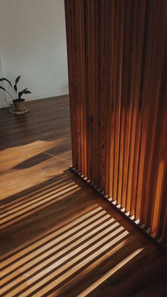 Vantagens da decoração com madeira no Tatuapé segundo o feng shui