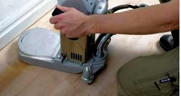 Por que realizar a raspagem de pisos de madeira? Conheça os benefícios!