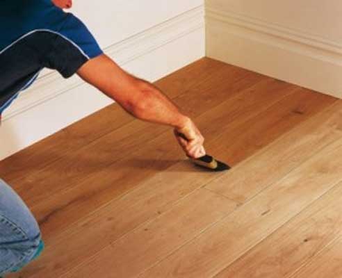 Por que realizar a raspagem de pisos de madeira? Conheça os benefícios!